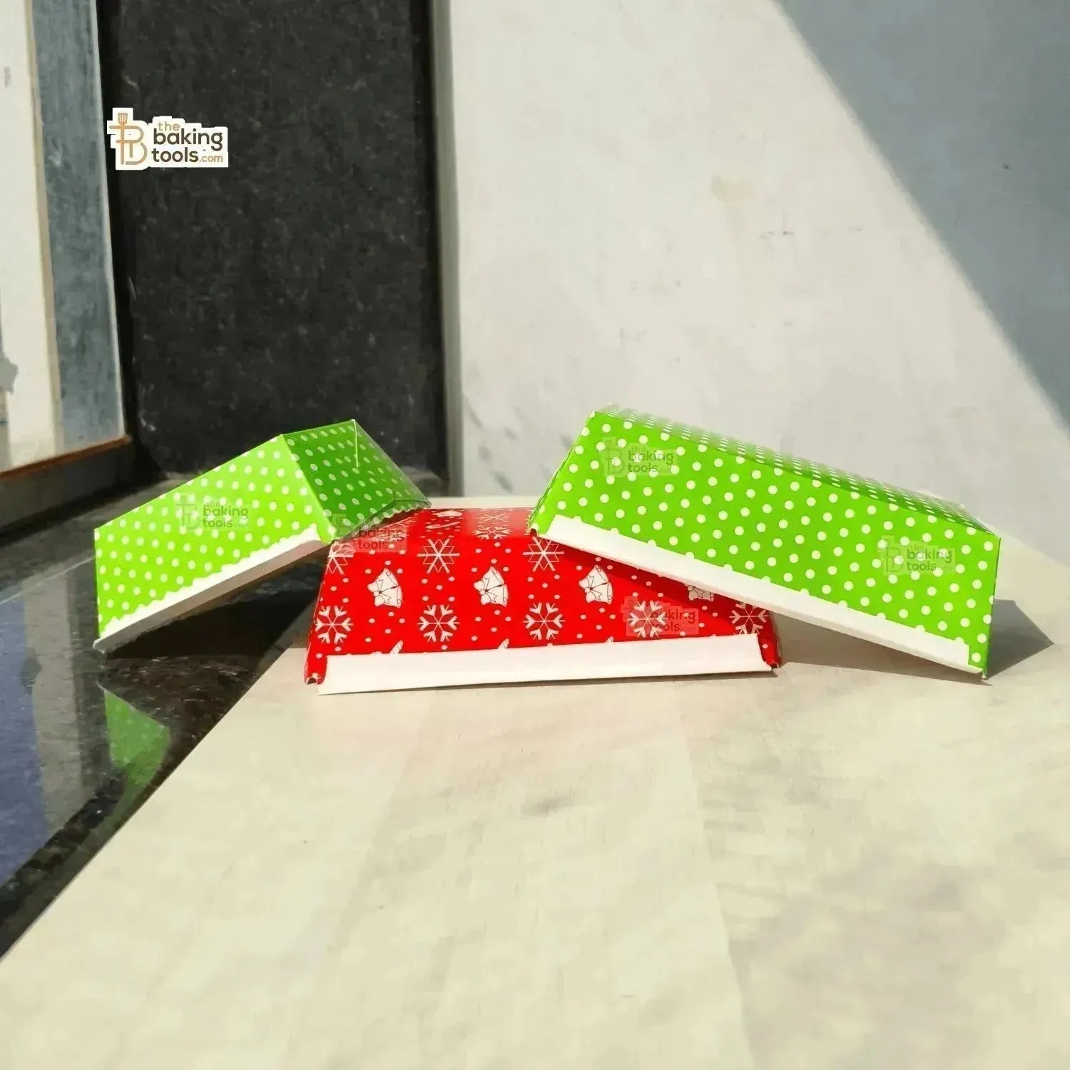 6 Inch Polka Dot Green Bake And Serve Paper Moulds l Plump Loaf Direct Baking Container - Pack of 10 - thebakingtools.com