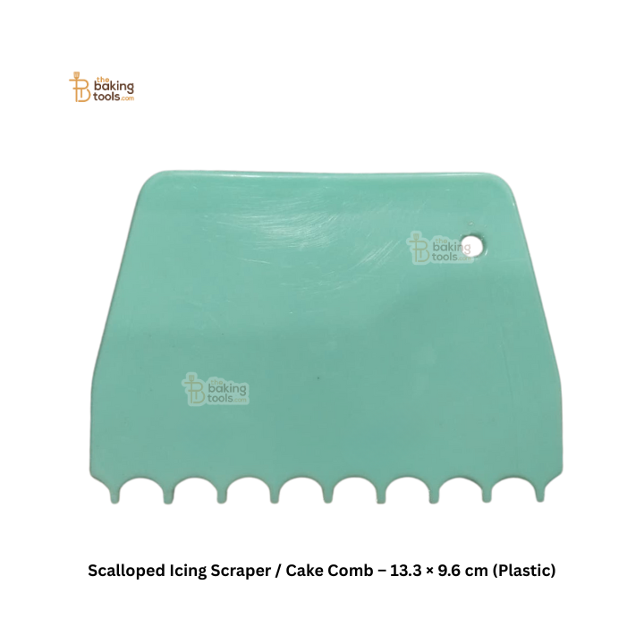 Scalloped Icing Scraper / Cake Comb – 13.3 × 9.6 cm (Plastic)