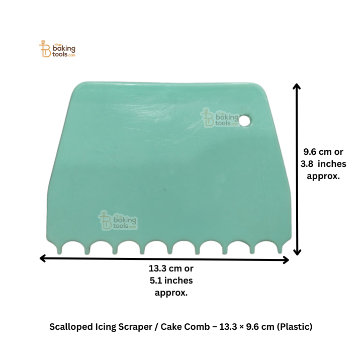 Scalloped Icing Scraper / Cake Comb – 13.3 × 9.6 cm (Plastic)