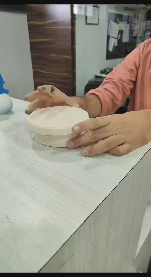 Musical Electric Cake Turntable Tutorial Video - thebakingtools.com